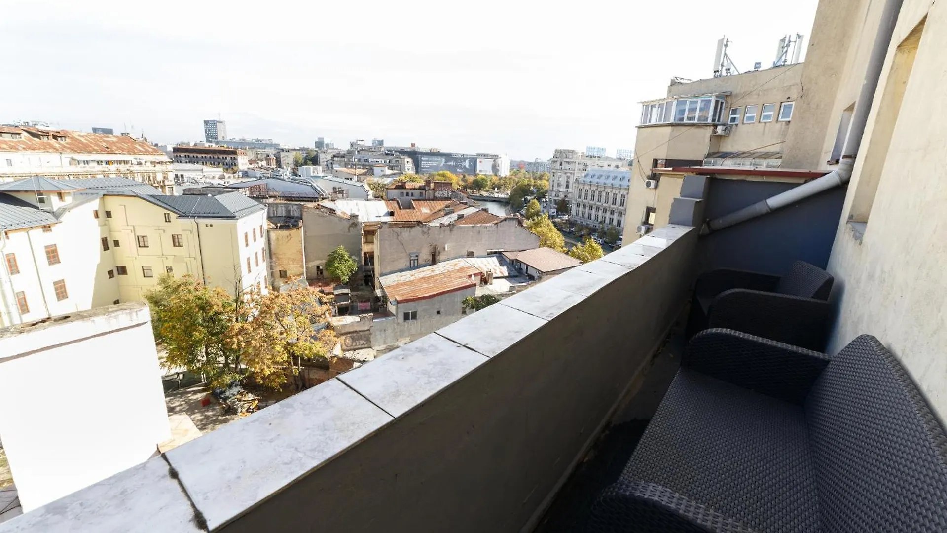 Roof Top Apartments location